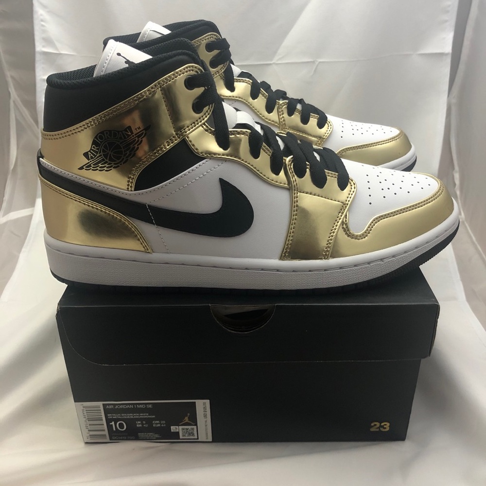 Jordan 1 Mid SE Metallic Gold